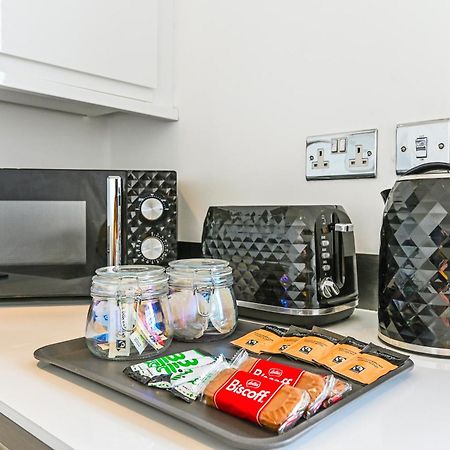 Family 1 Bed Apt Near Cardiff City Centre, Free Parking, Quiet, Secure Neighbourhood Exterior foto