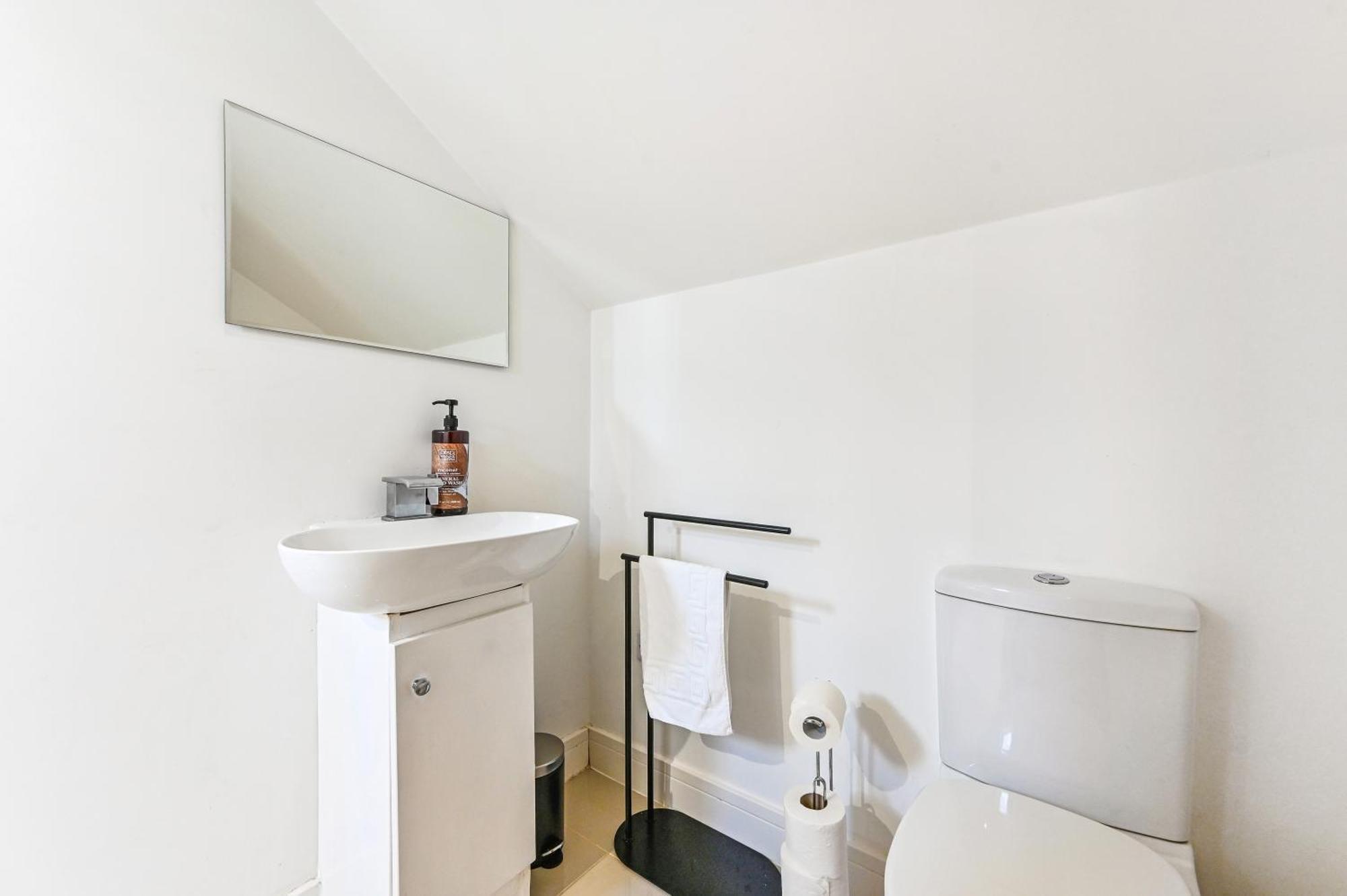 Family 1 Bed Apt Near Cardiff City Centre, Free Parking, Quiet, Secure Neighbourhood Exterior foto