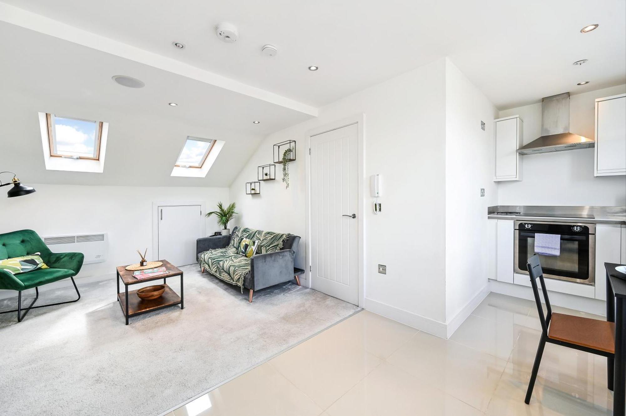 Family 1 Bed Apt Near Cardiff City Centre, Free Parking, Quiet, Secure Neighbourhood Exterior foto